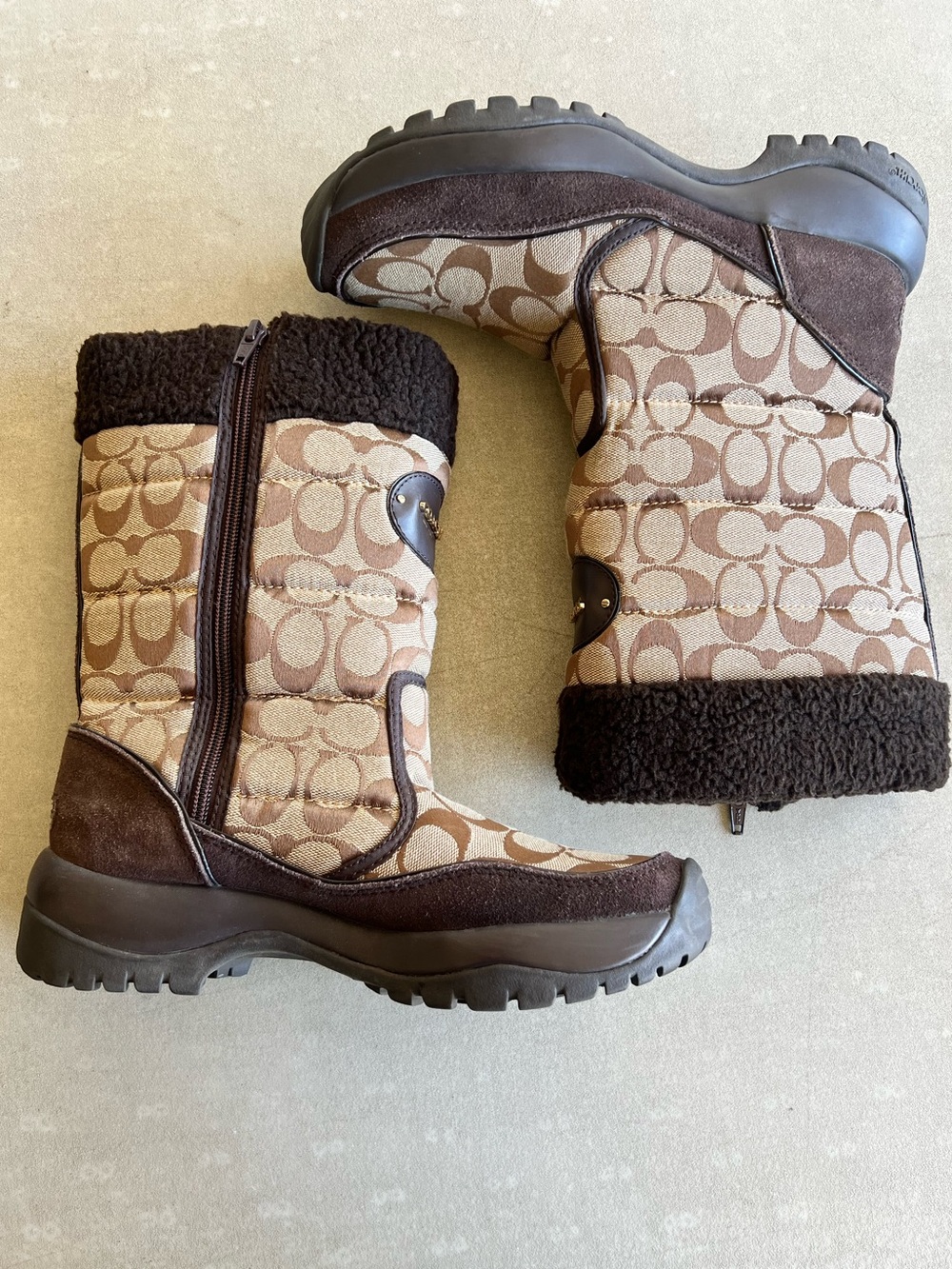 Coach Quilted Signature Sonya Logo Winter Boots - Brown. Size 8